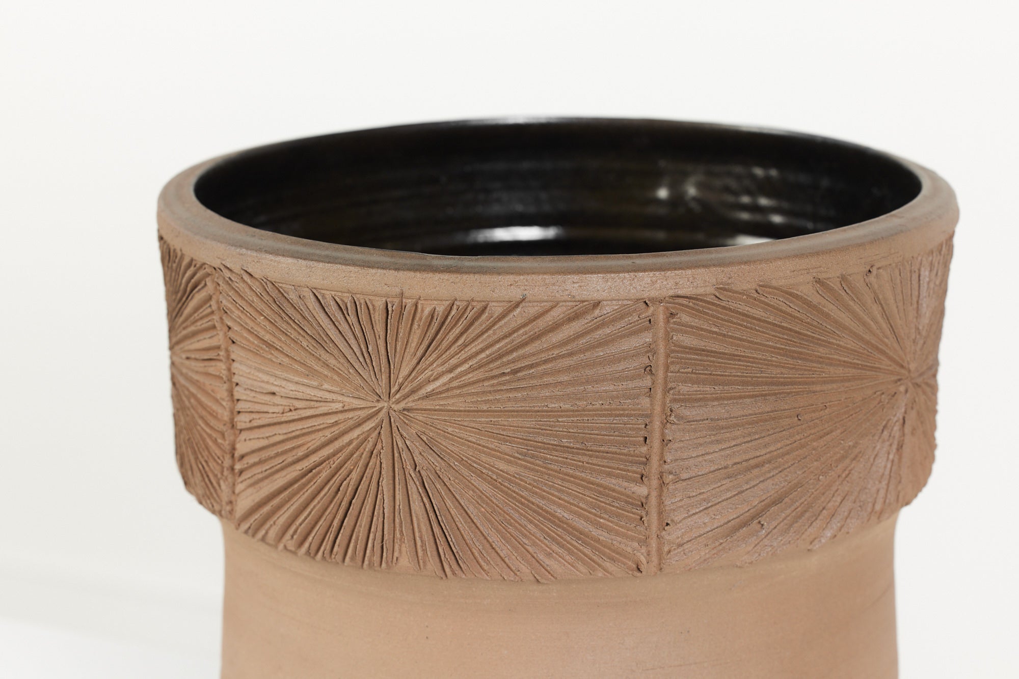 David Cressey & Robert Maxwell for Earthgender Rimmed Sunburst Planter